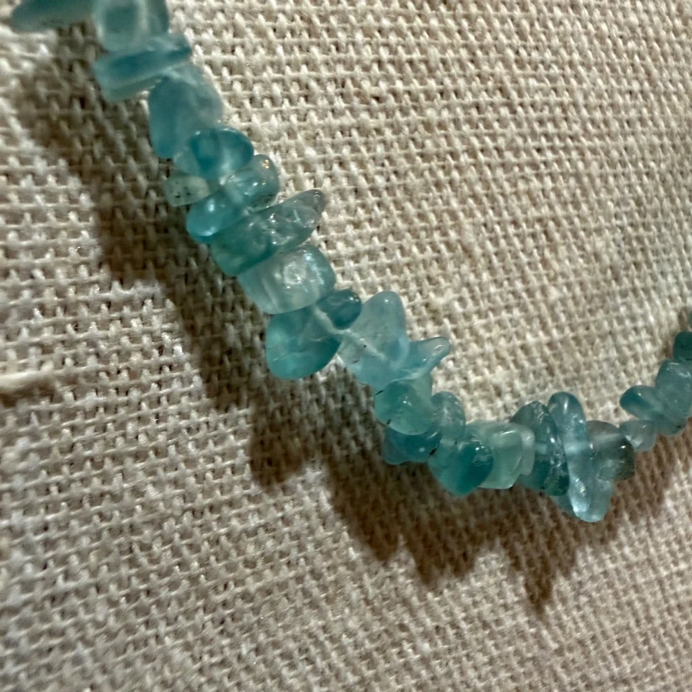 🐥 SOLD!!! 🐥 Apatite Raw Stone Strung Necklace - Picture 2 of 2